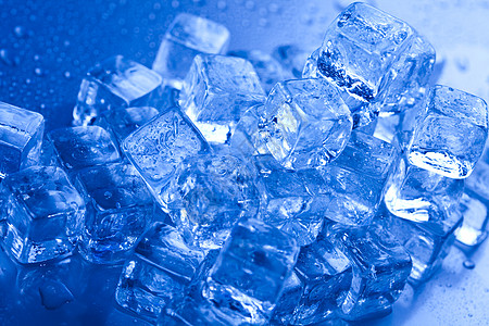 冰的立方体 冷和新鲜的概念季节蓝色水晶清凉玻璃正方形冻结反射液体冰镇图片