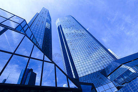 城市背景 明亮多彩的基调概念蓝色窗户建造组织建筑学金融建筑摩天大楼技术玻璃图片