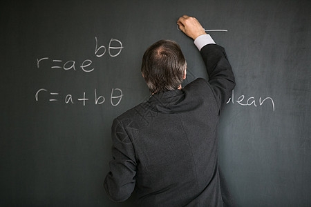 教数学的资深男老师大学黑板工作教育几何学智商教学解决方案男人知识三角函数高清图片素材