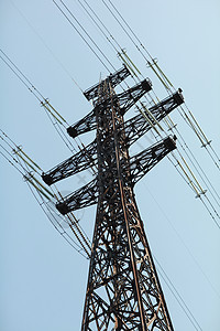 高电压电线金属电缆蓝色燃料工程线条电压危险力量天空背景图片