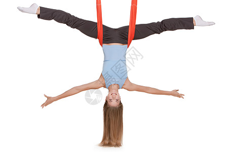 年轻妇女在伸展绳索时进行抗重力瑜伽练习女孩保健活力卫生福利专注哈达训练女士反转图片