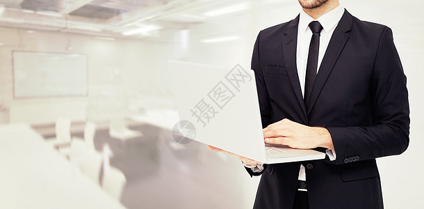 使用笔记本电脑的商务人士中间部综合图像技术男性课堂人士领带大学职业套装商务校园图片