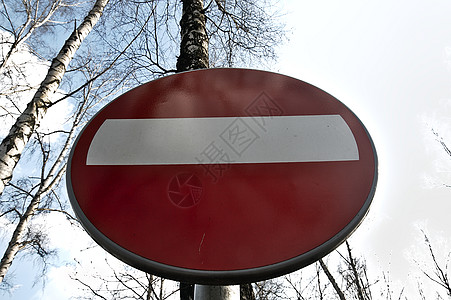 天空对面的禁入标志法律车辆白色金属驾驶旅行红色运输警告路标图片