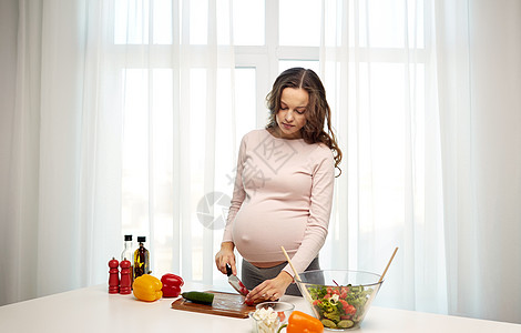 在家做饭的怀孕妇女图片