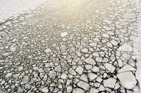 被破冰器打破的冰泳池浮冰盆地冰盖坚冰冰帽水面温度全球下雪图片