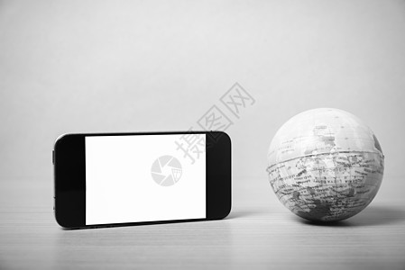 智能手机和土球黑白颜色音调风格笔记本魔法屏幕世界地球社会细胞展示电话互联网图片
