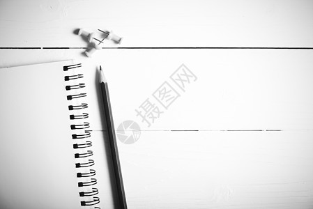 黑色和白色的推针笔式笔记纸空白学校写作记事本笔记本笔记软垫办公室铅笔条纹图片
