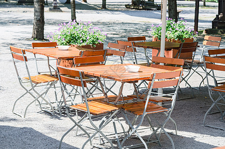 折叠桌椅花朵乡村咖啡店草地餐厅阳台桌子团体烟灰缸折叠桌背景图片