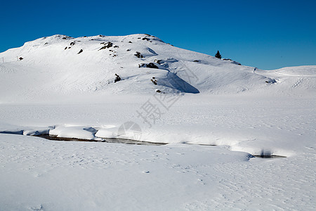 冬季阿尔卑斯山高度旅行季节村庄松树假期小屋高山盎司顶峰图片