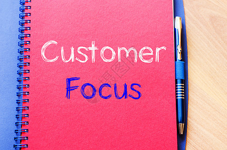 客户焦点写在笔记本上战略笔记销售量消费者商业顾客解决方案营销品牌教育图片