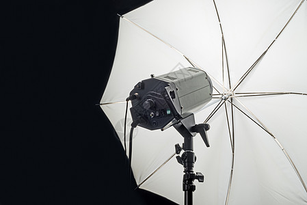 带伞的摄影工作室闪电头艺术手电筒反光频闪反光板照片会议技术图片
