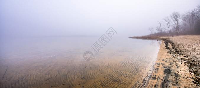 博吉空荡的孤单海滩 渥太华河图片
