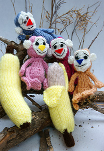 猴子 编织玩具 符号 手工制作夫妻水果爱好闲暇艺术猴年乐趣团体香蕉毛绒背景图片