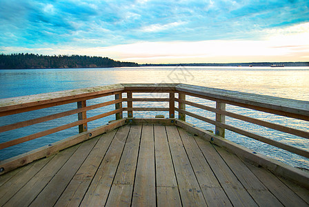 木环桥支撑旅行木头太阳场景反射蓝色热带海景地平线图片