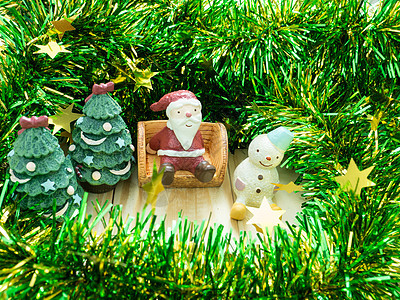 圣诞老人和雪人 装饰欢乐的圣诞节和快乐的新生活娃娃礼物惊喜丝带狂欢节日玩具背景图片