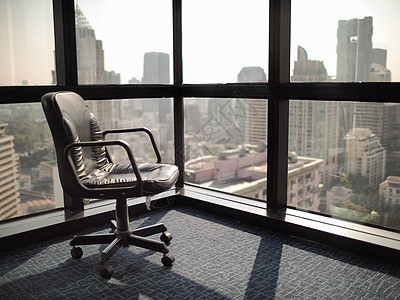 空空孤单地在办公室里工作日椅子房间建筑孤独图片