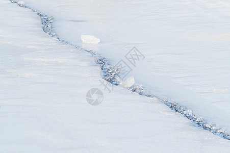 春冰水池塘冻结冰川寒意危险气候风险天气漂浮蓝色图片