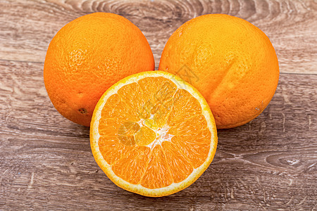 木本底的橘子橙子桌子果汁黄色饮食柠檬竹子水果叶子木头食物图片