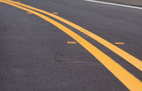 道路分隔线和标记条纹建造车道运输划分线条街道路面边界黑色图片