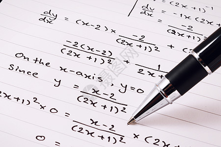 数学 等式特写 家庭工作 解决数学问题笔记绘画教育方程配件考试代数秘书数字方程式图片