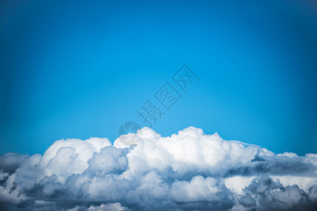 蓝色天空的白云太阳环境天气柔软度空气天堂气候自由臭氧平流图片