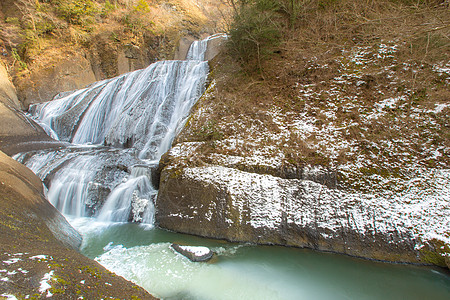 Fukuroda 秋冬绿色叶子岩石飞溅瀑布流动场景白色植物图片