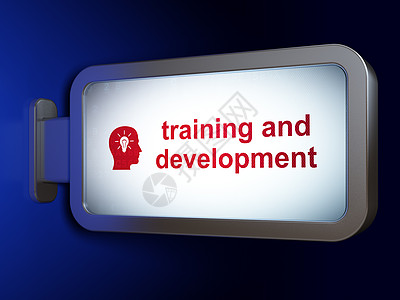 学习概念培训和发展以及广告牌背景上的灯泡图片