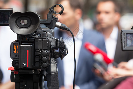 记者招待会 新闻摄影师录影机麦克风发言人活动电视新闻业发布会居住摄像师图片
