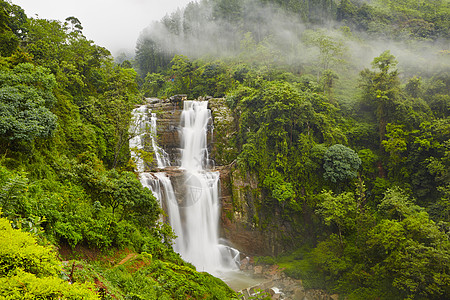 瀑布极端旅游植物薄雾山脉岩石森林速度环境山沟图片