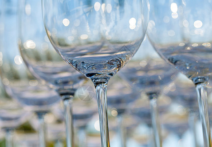 红酒和香槟杯的玻璃布料 用于婚礼午餐餐厅服务液体宴会盘子餐具餐饮酒杯菜单图片