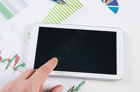 手持数字平板电脑的商务人士报告台头图表审查职业数据工具商务公司文档金融战略工作图片