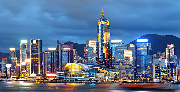 香港金融场景地标反射目的地大楼日落游客阴霾景观背景图片