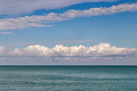风向与平静的海景太阳旅游牧歌海洋气候白色天气季节蓝色波浪图片