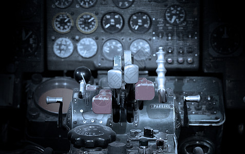 中央控制台和飞机的油门电子飞行员引擎方式控制板速度地点测量运输展示图片