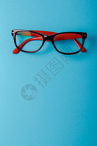 一对红色的塑胶眼镜塑料镜片阅读散光眼睛极客药品光学阴影焦点图片