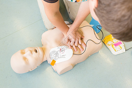 使用AED的急救复苏课程胸部安全压缩学校除颤器心脏心脏病玩具帮助按摩图片