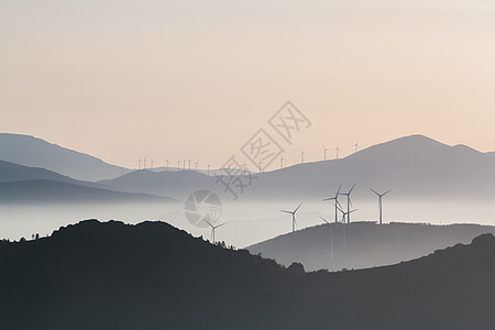 丝雾眉米丝山山峰白色山脉天际薄雾天空阳光活力发电机风景背景