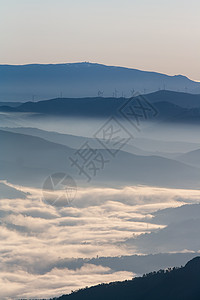 丝雾眉米丝山山脉情绪地平线丘陵天际阴霾白色山峰阴影天空背景