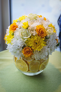 黄色和橙色花花的配送图片