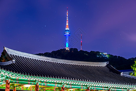 村和首尔塔位于南韩首尔南山公吨地标场景景观反射城市风景背景