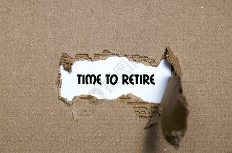 在撕破纸后面出现的退休时间字词困境工作生活商业就业概念安全老年手指养老金图片