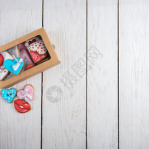 情人节的姜饼盒子假期盘子饼干礼物木头丝带甜点小吃面包图片