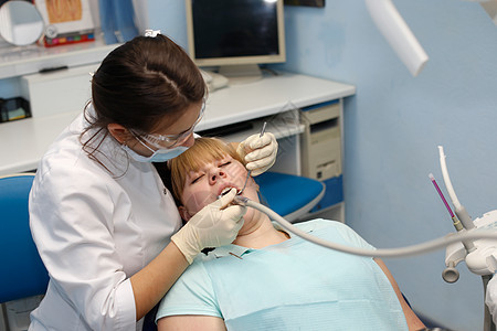 牙医接待处的病人女性工具实习生镜子治疗成人考试钻头医生程序图片