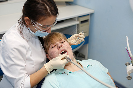 牙医接待处的病人镜子微笑医生口服访问考试成人保健诊所牙科图片