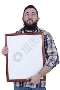穿着格子衬衫的胡子人 拿着一张记录板图片