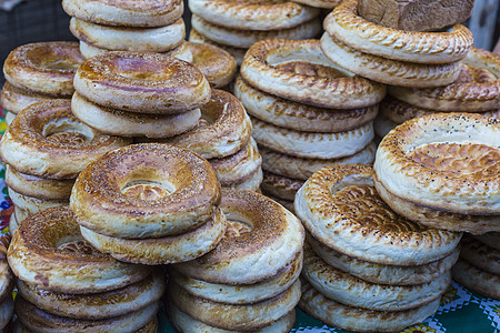 吉尔吉斯斯坦奥什Osh星期天市场购物旅游场景男人零售生活菱形面包香膏蛋糕图片