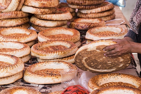 吉尔吉斯斯坦奥什Osh星期天市场市场国家旅行商业菱形男人香膏文化场景食物图片