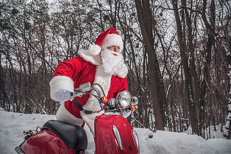 圣诞老人坐在红色摩托车上假期运输问候语水平胡子新年时候男人季节图片