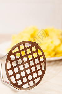 土豆马铃薯食物桌子工具状物黄油烹饪糖化金属厨房厨具图片