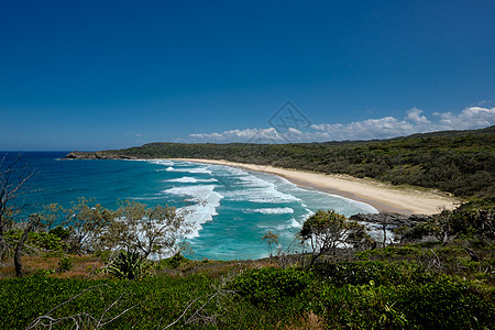 澳大利亚昆士兰州亚历山大湾 海洋波浪和沙滩背景图片